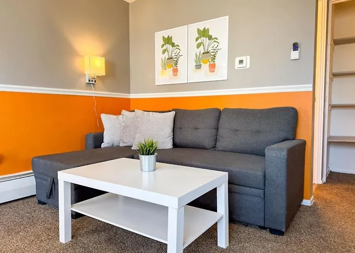 4 With 4 Bedrooms And Parking Wifi Apartment Pittsburgh
