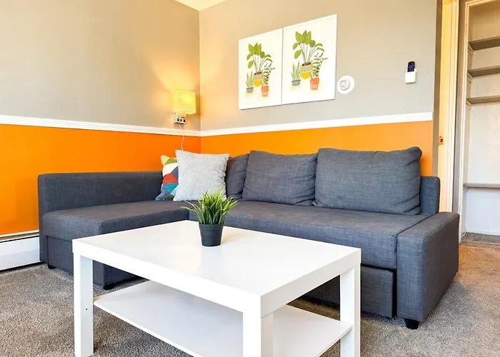 Apartment 4 With 4 Bedrooms And Parking Wifi *